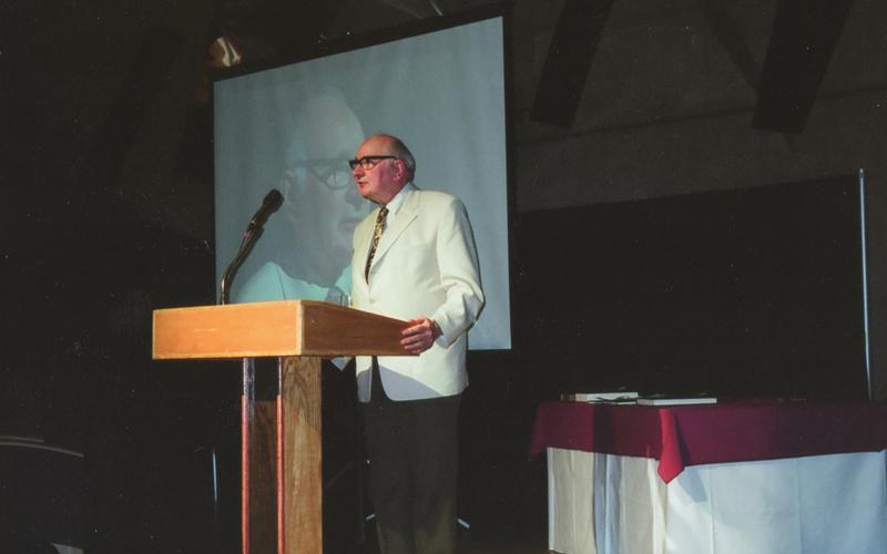 Bernard Middleton speaking at banquet